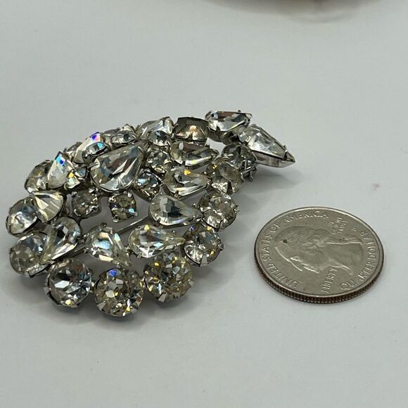 Kramer of New York Silver tone and Rhinestone brooch - Picture 4 of 5